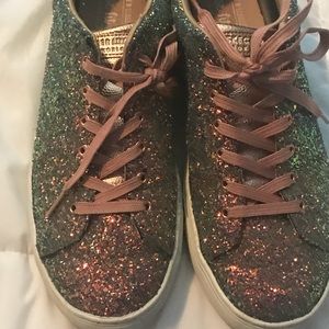 Skechers glittery shoes. Excellent condition.